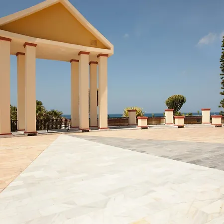 Apartment Studio In Marbella With Beachfront Pool *