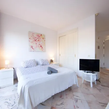 Apartment Studio In Marbella With Beachfront Pool