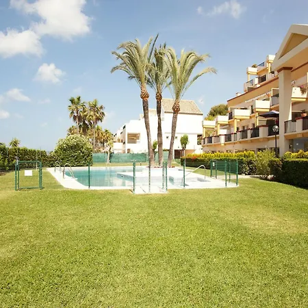Apartment Studio In Marbella With Beachfront Pool